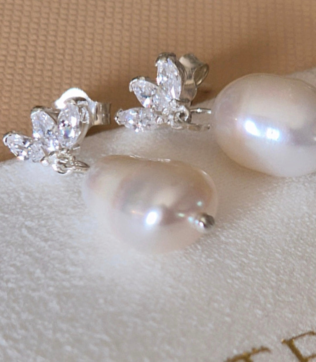 Dewdrop pearl drop earrings