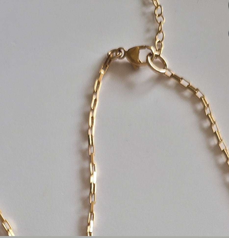 The 'Bookmark Necklace and Bracelet' set