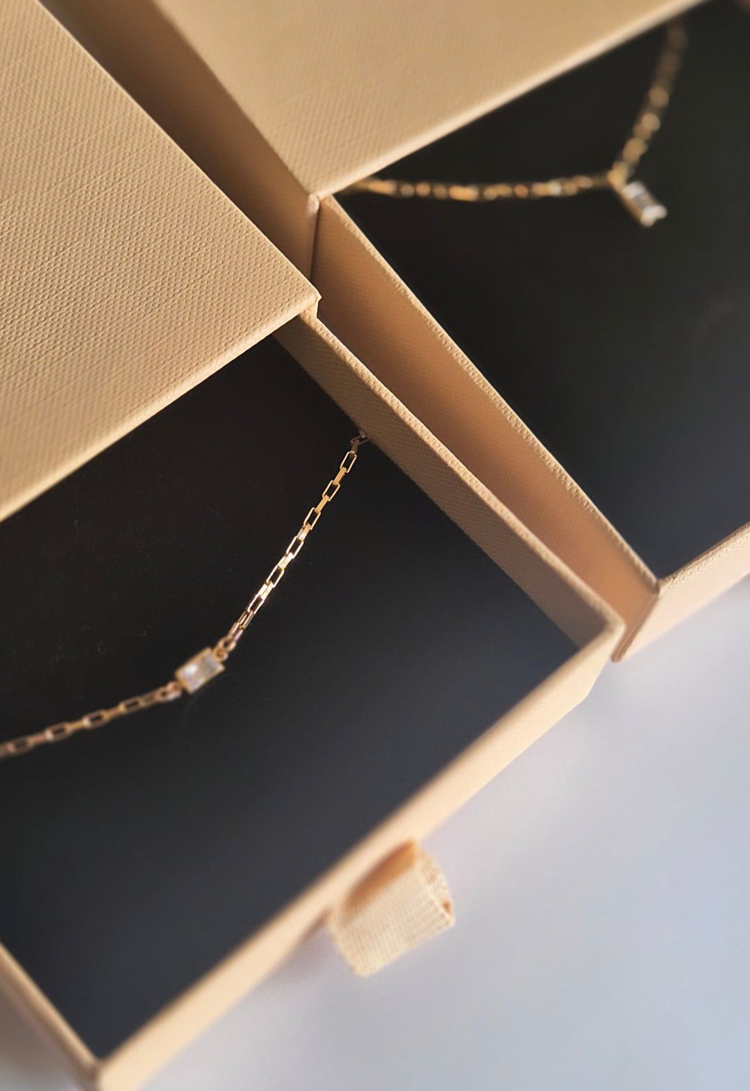 The 'Bookmark Necklace and Bracelet' set